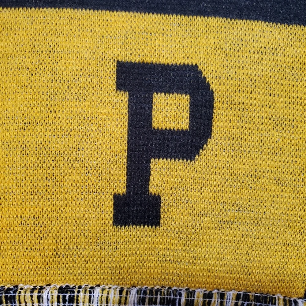 Chokolid Pittsburgh Pirates Baseball Fan Scarf NWT